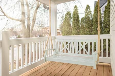 Downtown Luxury Farmhouse Apartment #4 West Dundee ภายนอก รูปภาพ