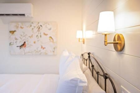 Downtown Luxury Farmhouse Apartment #4 West Dundee ภายนอก รูปภาพ