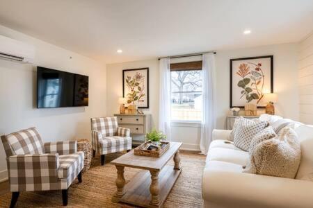 Downtown Luxury Farmhouse Apartment #4 West Dundee ภายนอก รูปภาพ